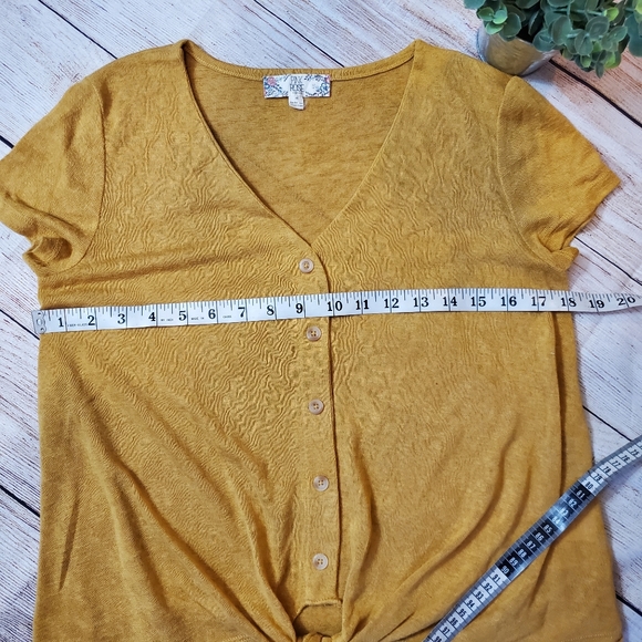 Pink Rose Women's Junior's yellow buttons and knot top Medium - Picture 5 of 8